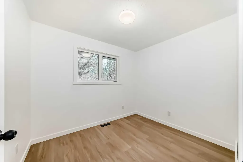 264 99 Avenue SE Calgary AB T2J0J1