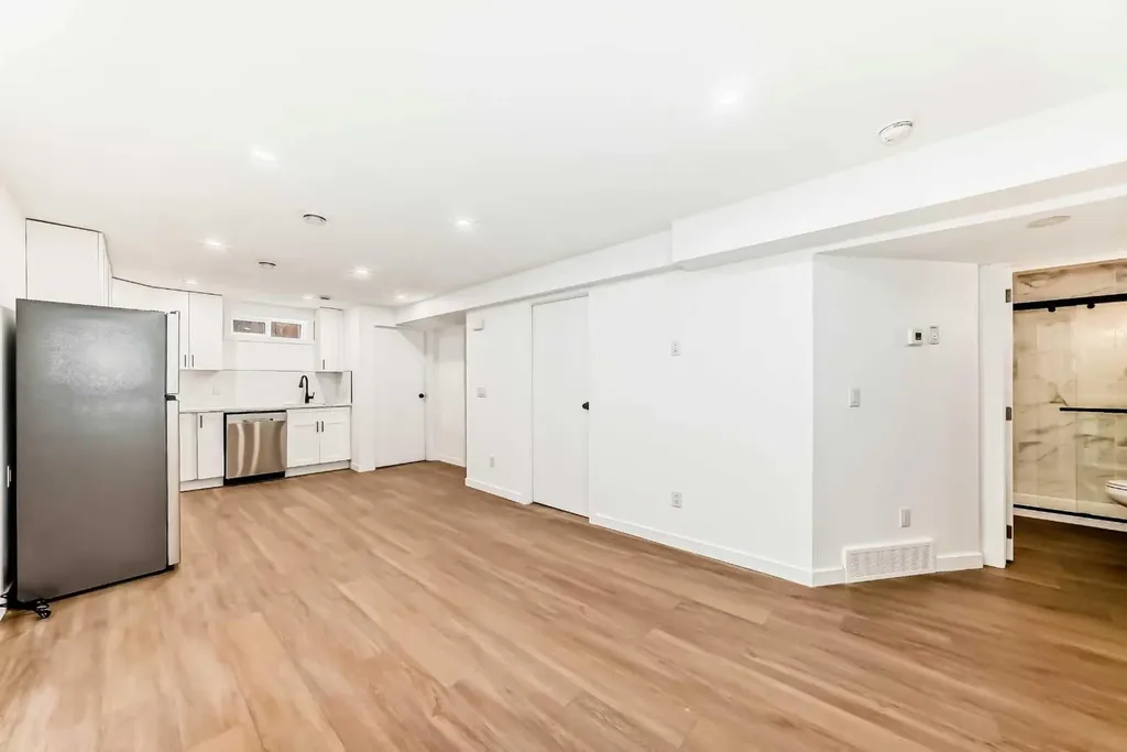 264 99 Avenue SE Calgary AB T2J0J1