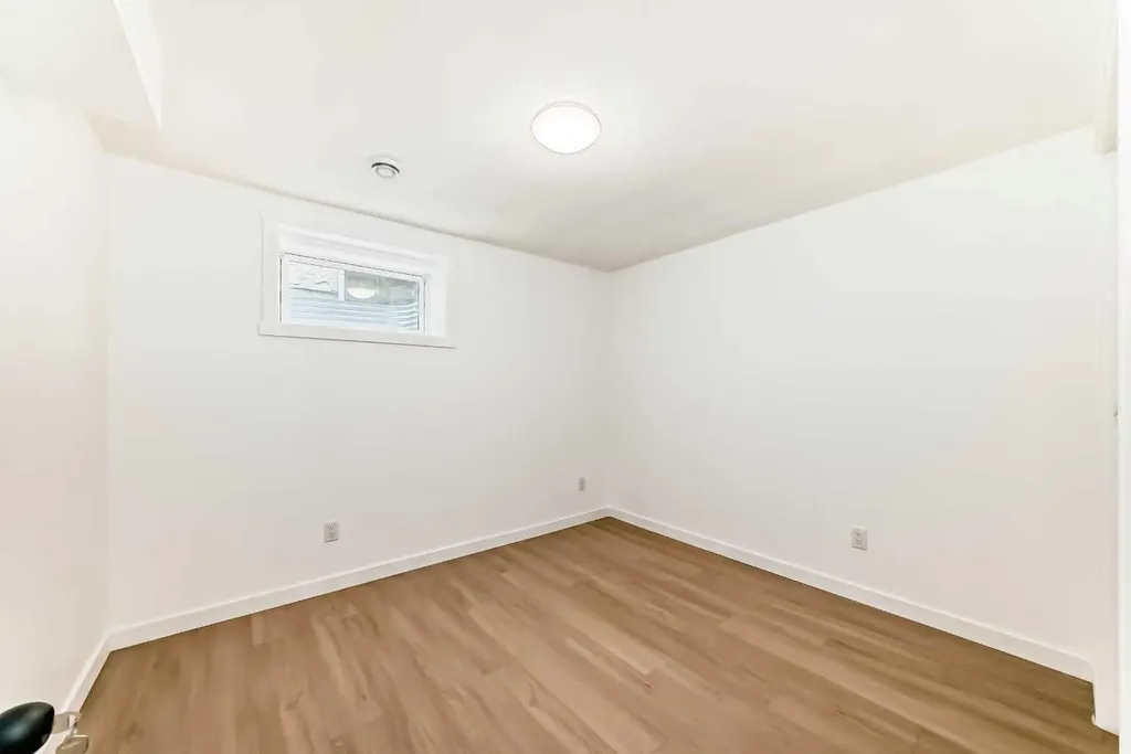 264 99 Avenue SE Calgary AB T2J0J1