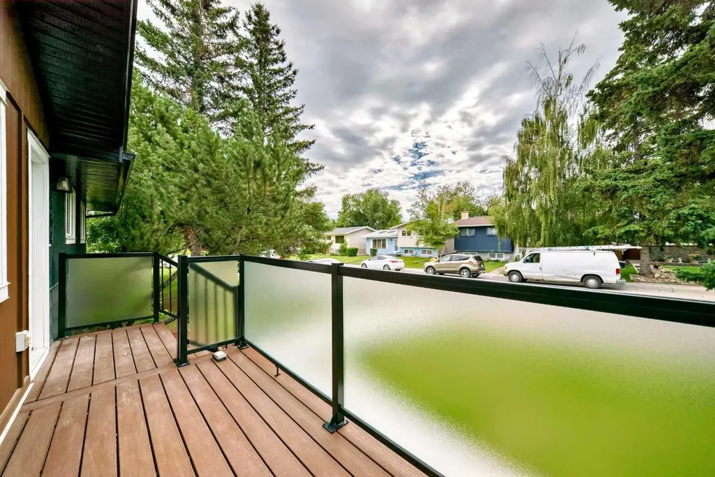 264 99 Avenue SE Calgary AB T2J0J1