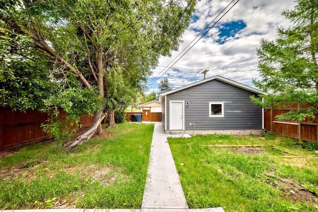 264 99 Avenue SE Calgary AB T2J0J1