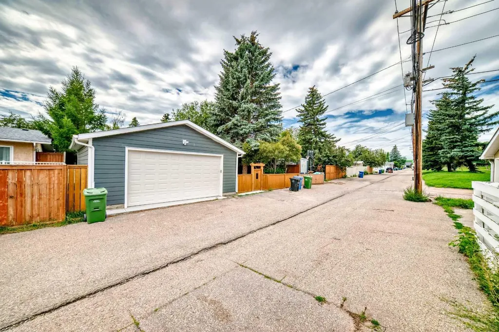 264 99 Avenue SE Calgary AB T2J0J1