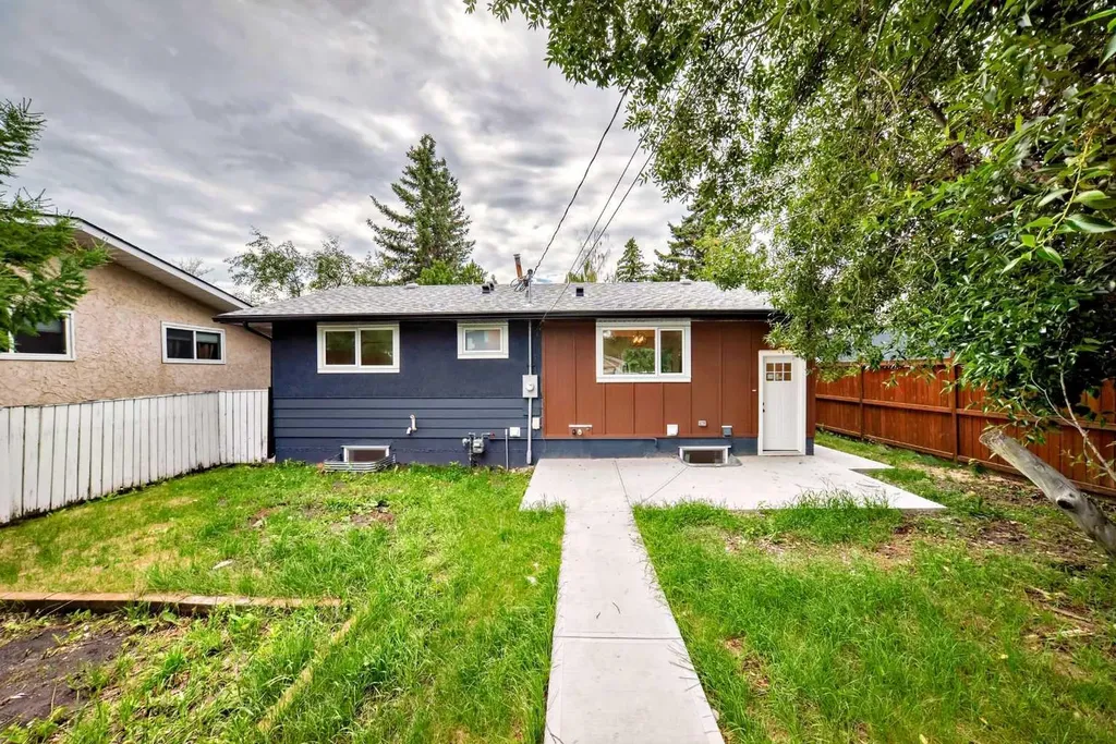 264 99 Avenue SE Calgary AB T2J0J1