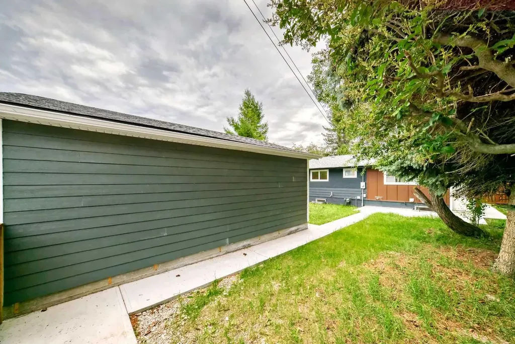 264 99 Avenue SE Calgary AB T2J0J1