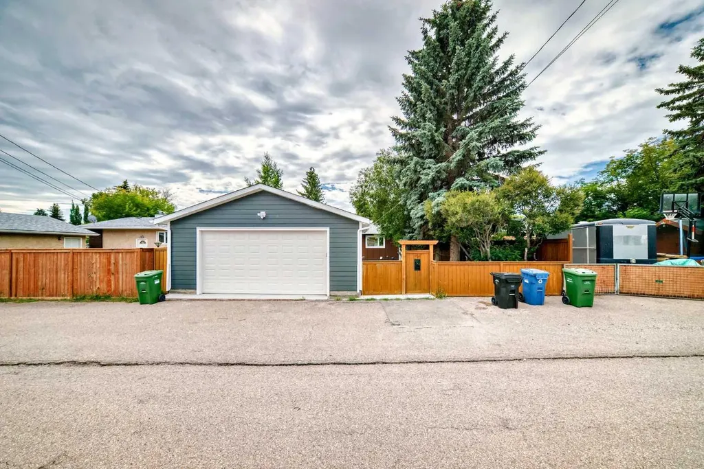 264 99 Avenue SE Calgary AB T2J0J1