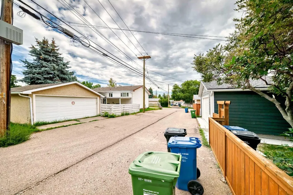 264 99 Avenue SE Calgary AB T2J0J1