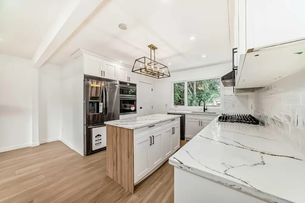 264 99 Avenue SE Calgary AB T2J0J1