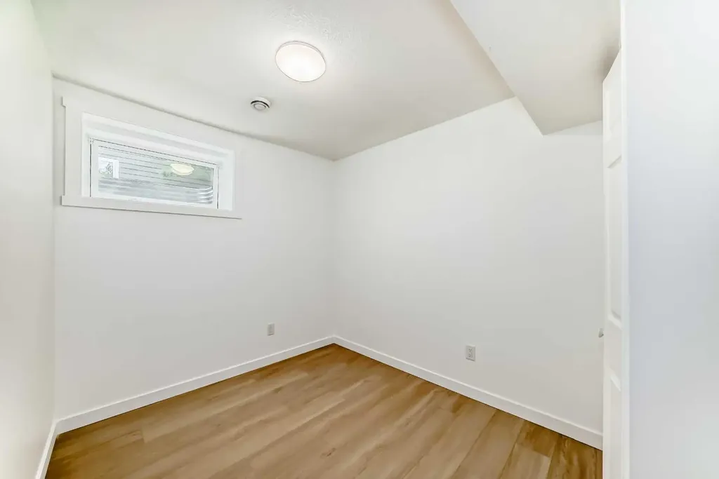 264 99 Avenue SE Calgary AB T2J0J1