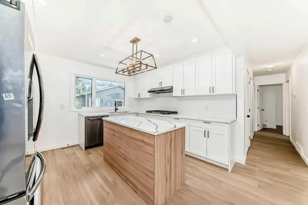 264 99 Avenue SE Calgary AB T2J0J1