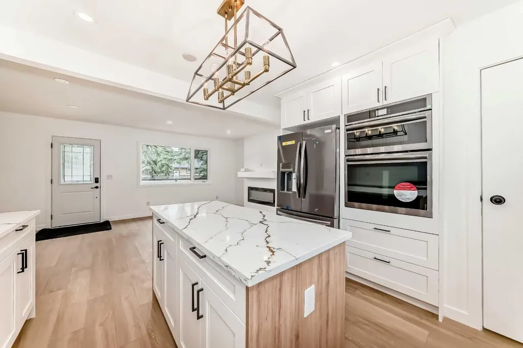 264 99 Avenue SE Calgary AB T2J0J1