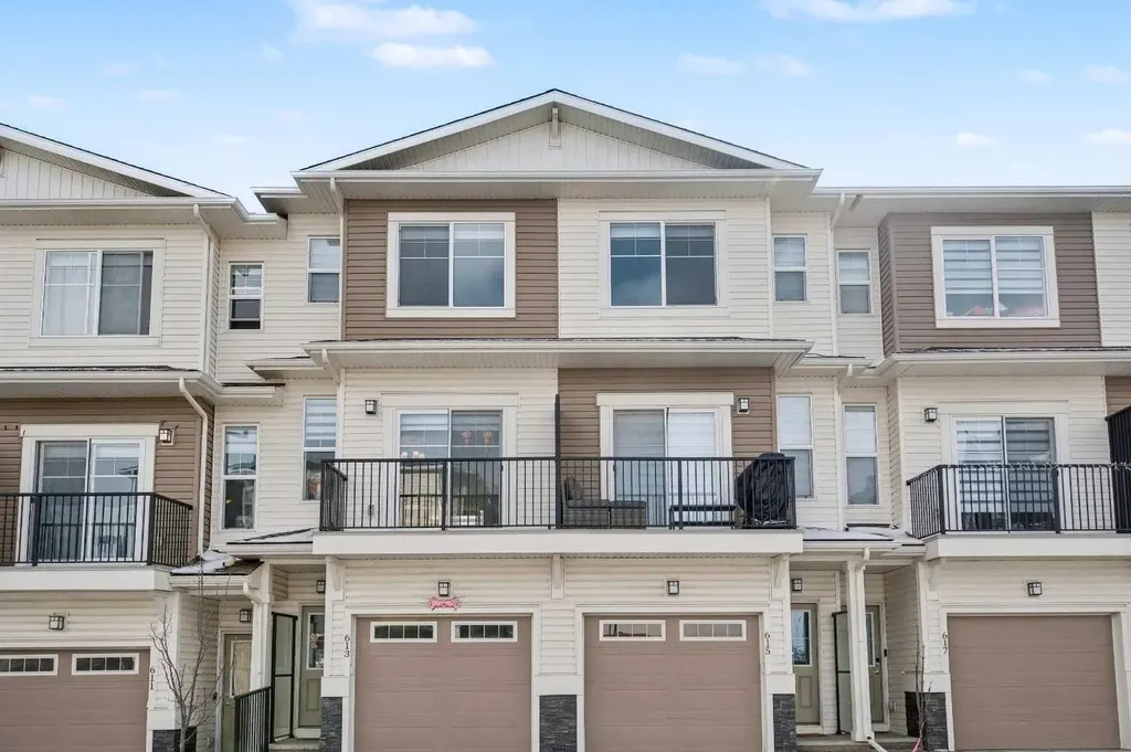 613 Sage Hill Grove NW Calgary AB T3R2A2