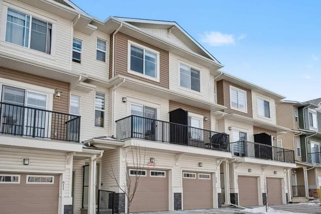 613 Sage Hill Grove NW Calgary AB T3R2A2