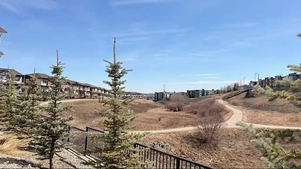 613 Sage Hill Grove NW Calgary AB T3R2A2