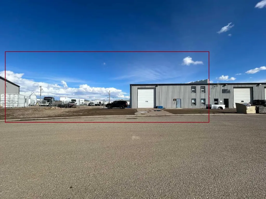28 Pembina Drive NE Redcliff AB T0J 2P0