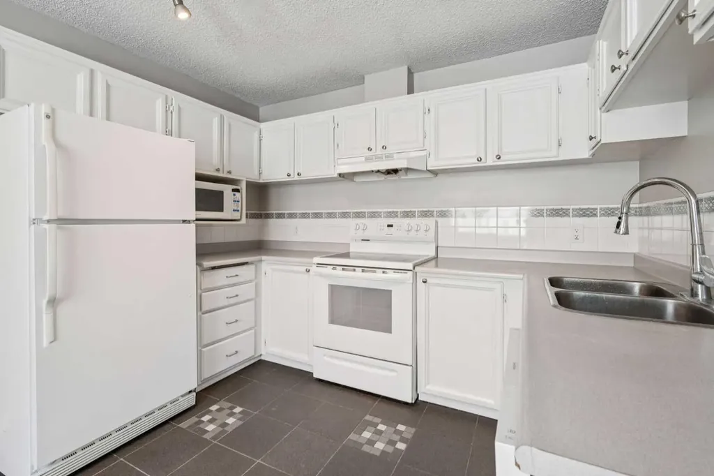 6503 Ranchview Drive NW Calgary AB T3G 1P2