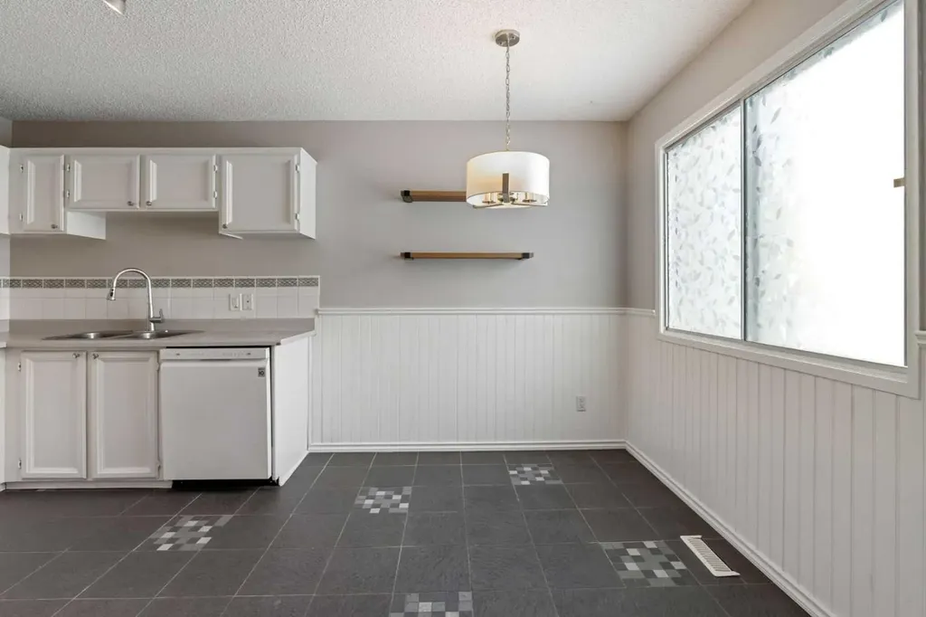 6503 Ranchview Drive NW Calgary AB T3G 1P2