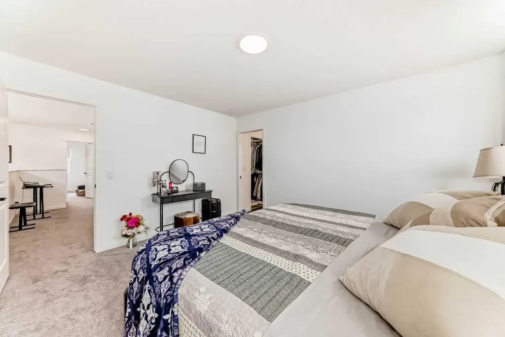 171 Hotchkiss Manor SE Calgary AB T3S 0G5
