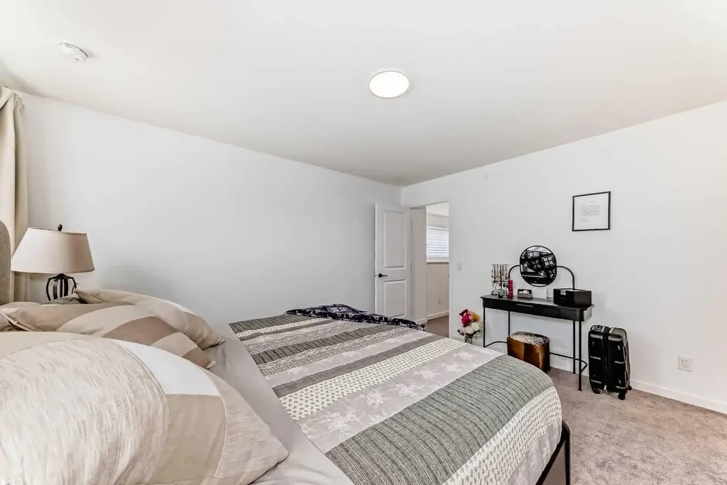 171 Hotchkiss Manor SE Calgary AB T3S 0G5