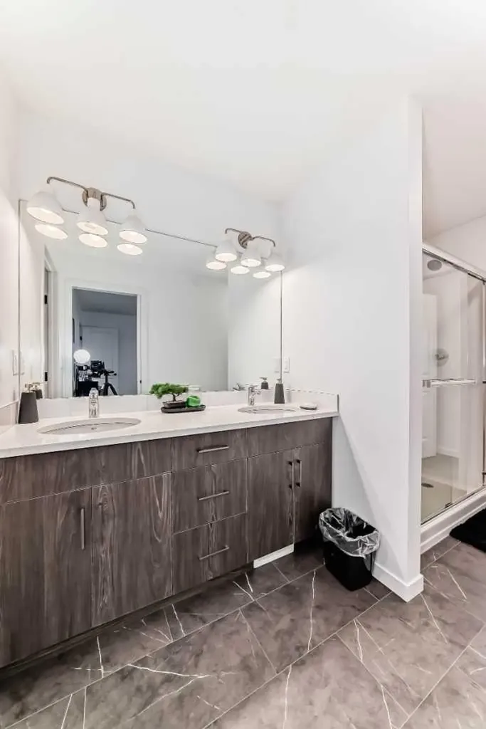 171 Hotchkiss Manor SE Calgary AB T3S 0G5