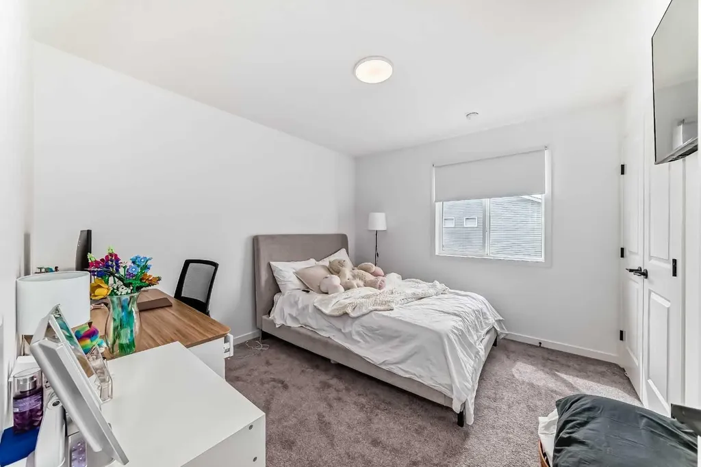 171 Hotchkiss Manor SE Calgary AB T3S 0G5