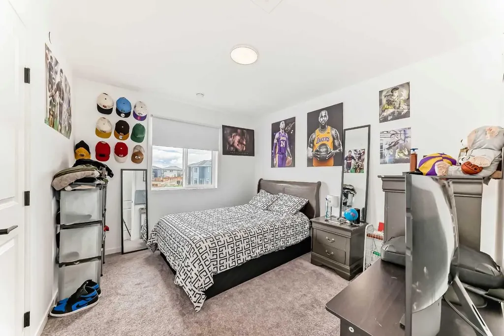 171 Hotchkiss Manor SE Calgary AB T3S 0G5