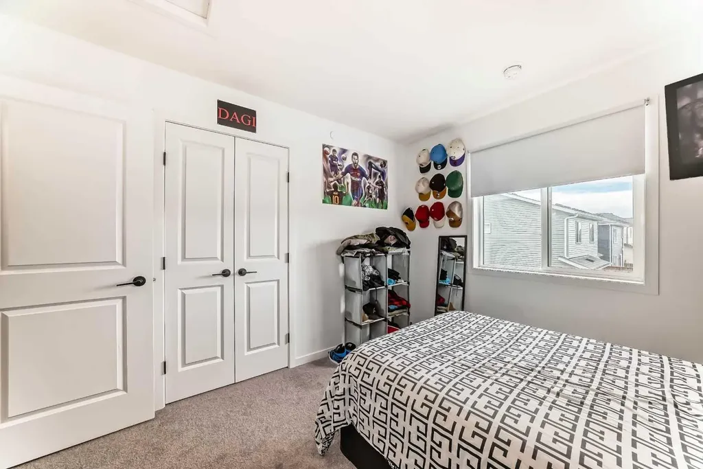 171 Hotchkiss Manor SE Calgary AB T3S 0G5
