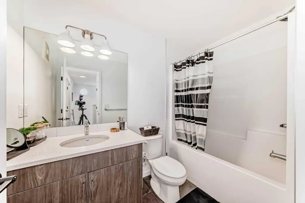 171 Hotchkiss Manor SE Calgary AB T3S 0G5