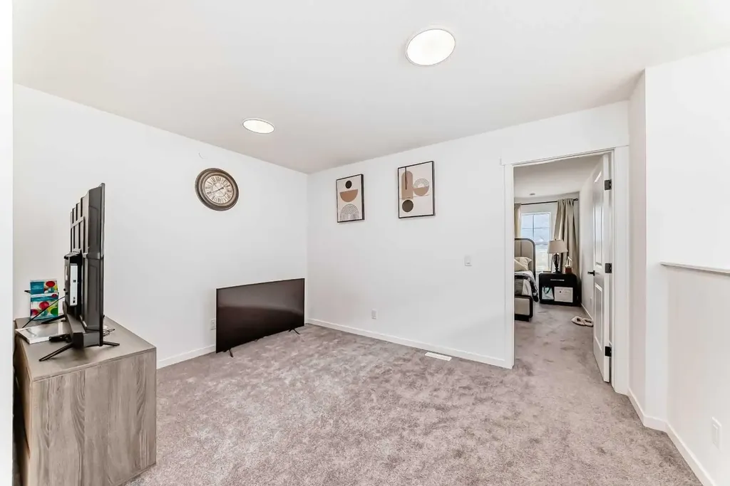 171 Hotchkiss Manor SE Calgary AB T3S 0G5