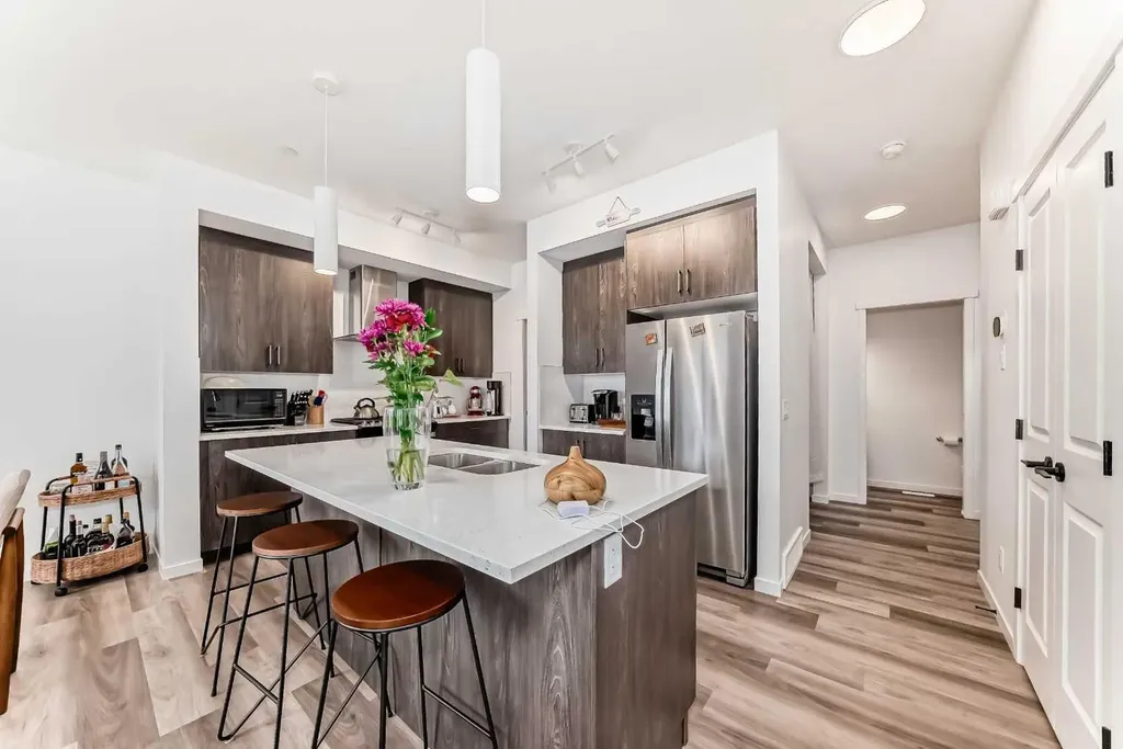 171 Hotchkiss Manor SE Calgary AB T3S 0G5