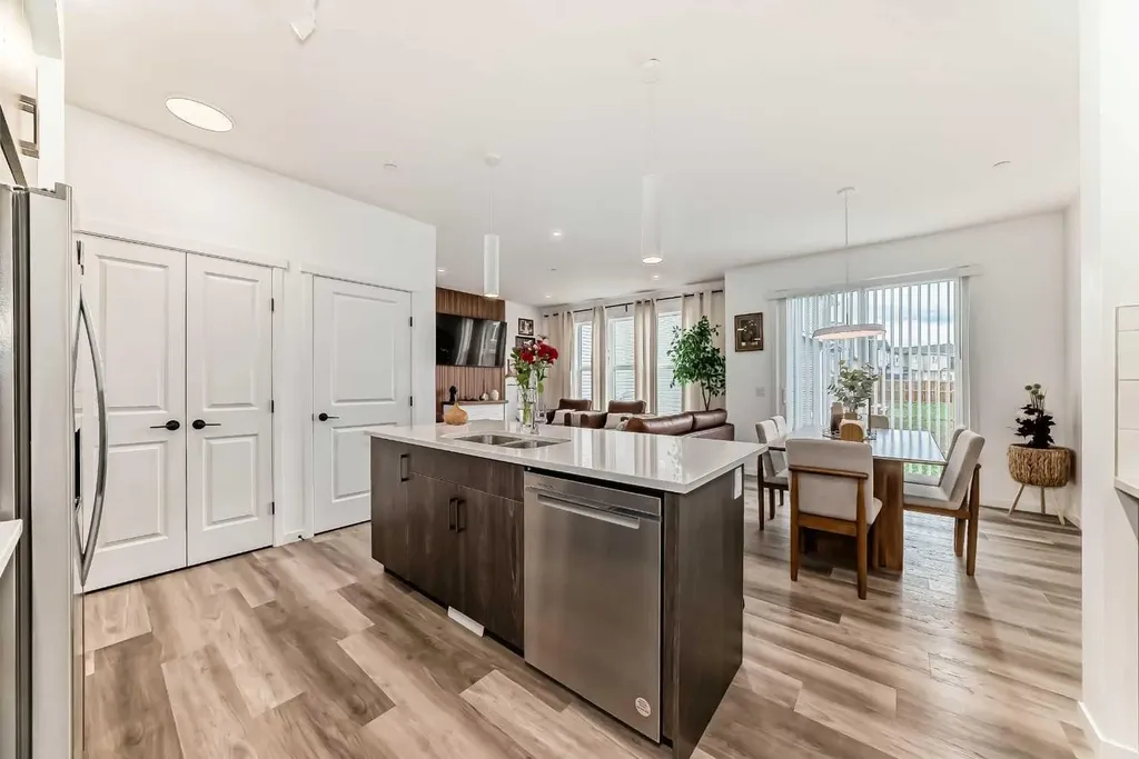 171 Hotchkiss Manor SE Calgary AB T3S 0G5
