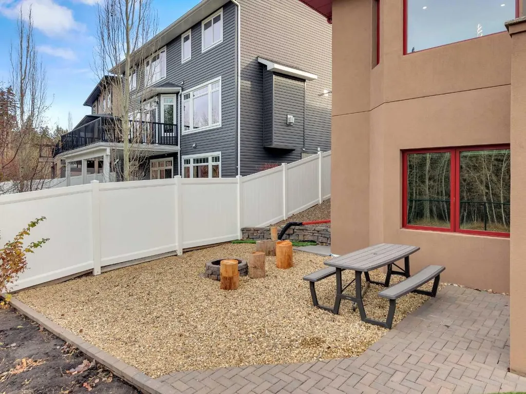 38 Grove Close Red Deer AB T4P 0P4
