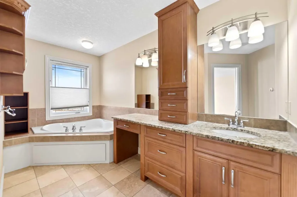 28 Panatella Manor NW Calgary AB T3K0A7