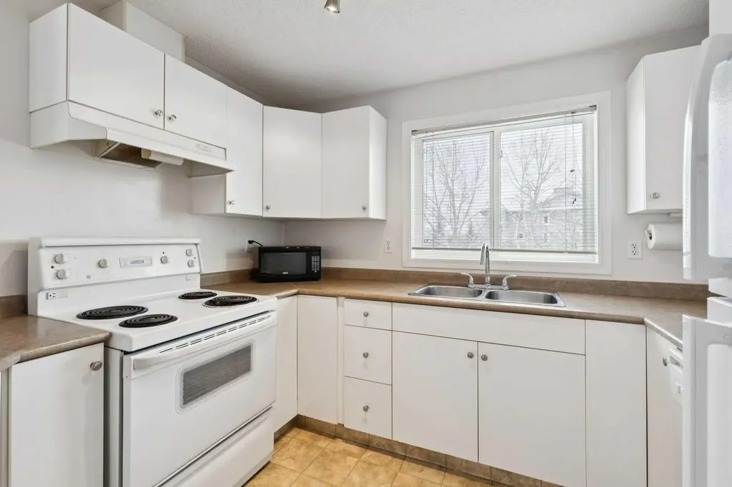 604 8 Street SW Airdrie AB T4B 2W4