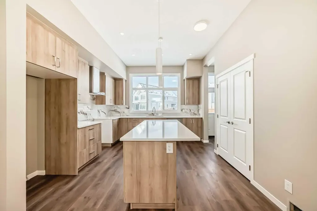 833 Marine Drive SE Calgary AB T3M 4E3