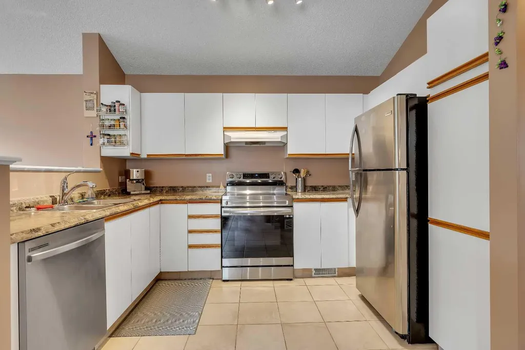 34 Hidden Spring Circle NW Calgary AB T3A 5H3