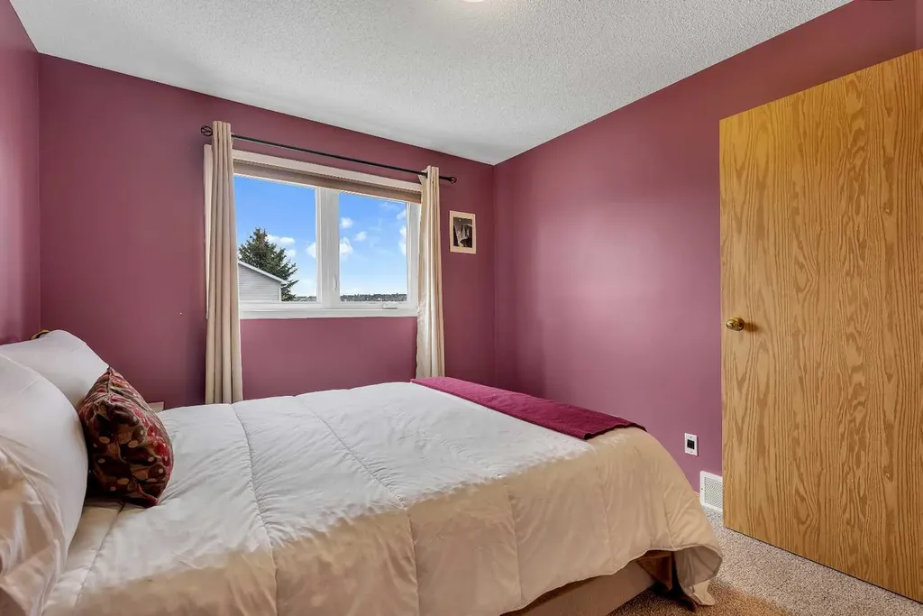 34 Hidden Spring Circle NW Calgary AB T3A 5H3