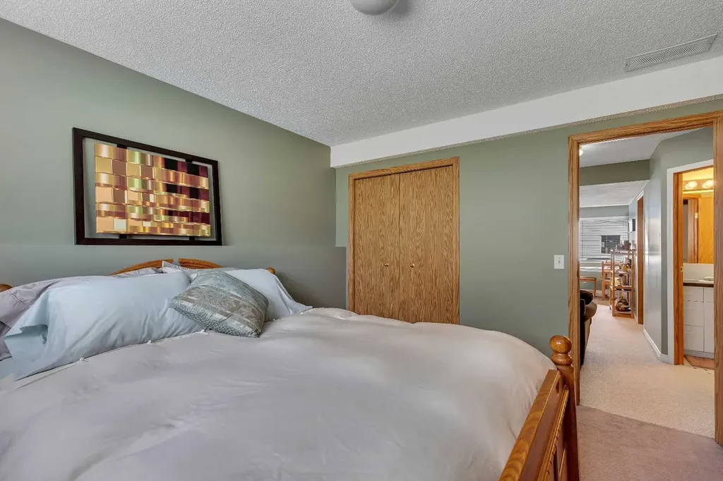 34 Hidden Spring Circle NW Calgary AB T3A 5H3