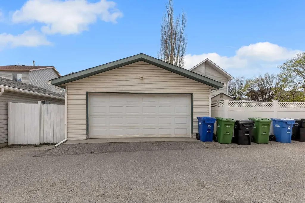 34 Hidden Spring Circle NW Calgary AB T3A 5H3