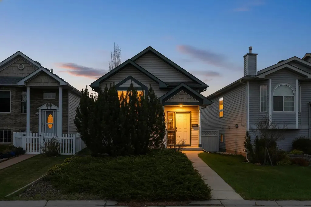 34 Hidden Spring Circle NW Calgary AB T3A 5H3