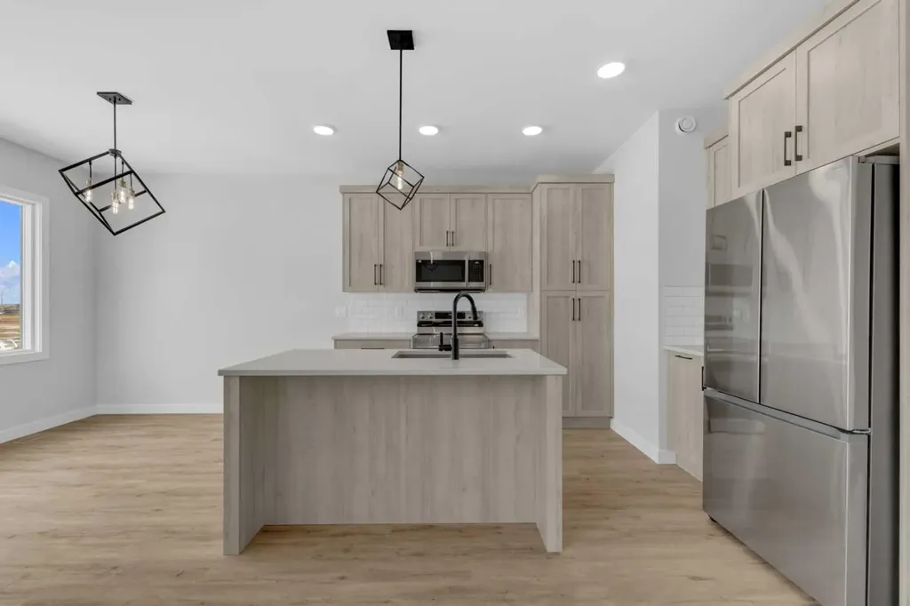 6 Memorial Parkway Rural Red Deer County AB T4E 3B7
