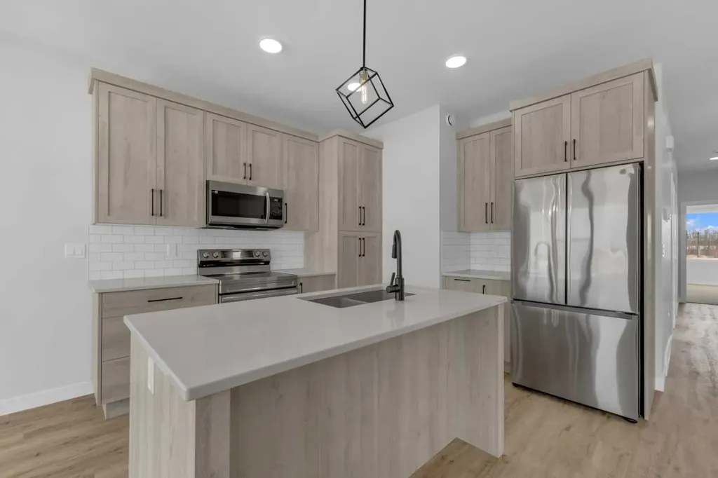 6 Memorial Parkway Rural Red Deer County AB T4E 3B7