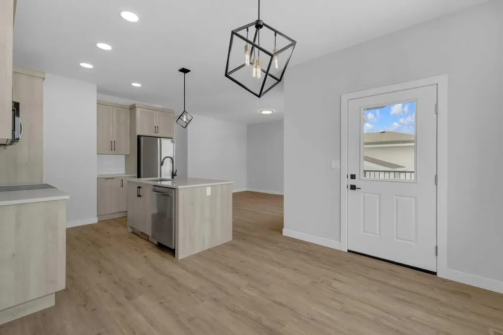 6 Memorial Parkway Rural Red Deer County AB T4E 3B7