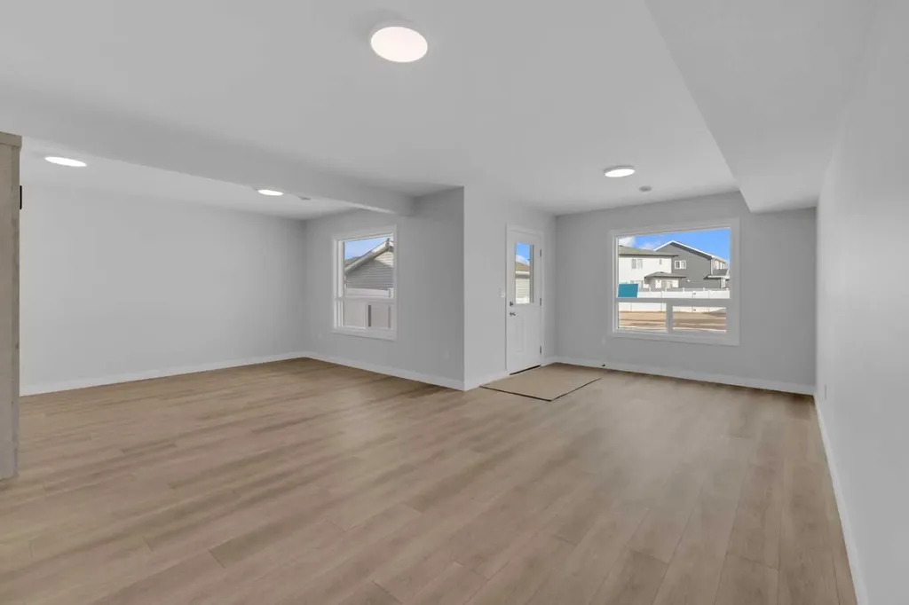 6 Memorial Parkway Rural Red Deer County AB T4E 3B7