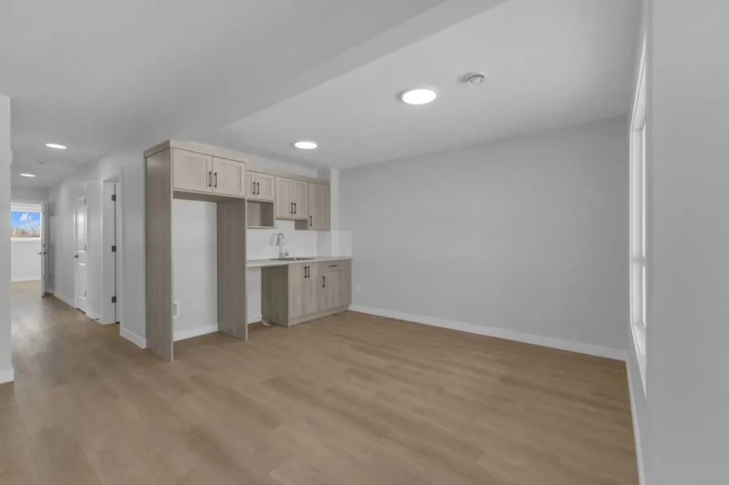 6 Memorial Parkway Rural Red Deer County AB T4E 3B7