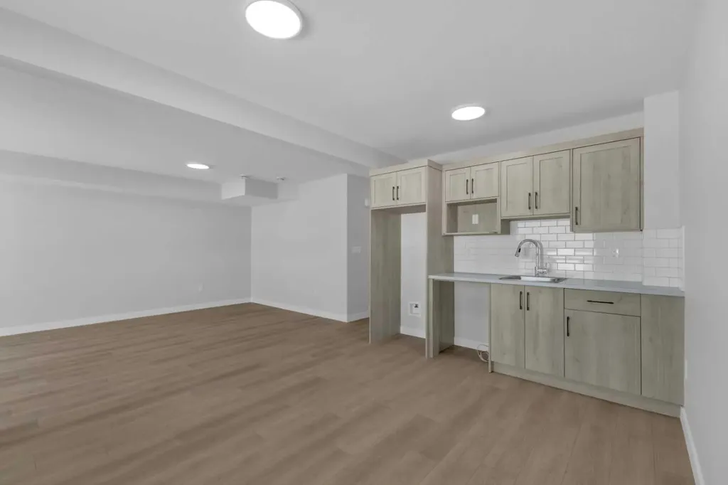 6 Memorial Parkway Rural Red Deer County AB T4E 3B7