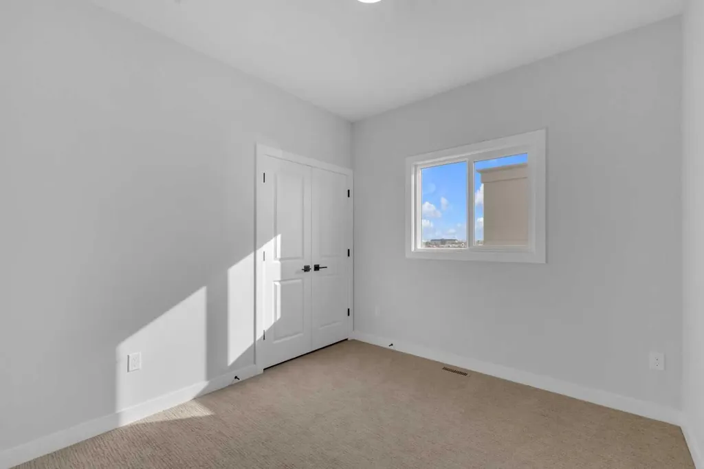 6 Memorial Parkway Rural Red Deer County AB T4E 3B7