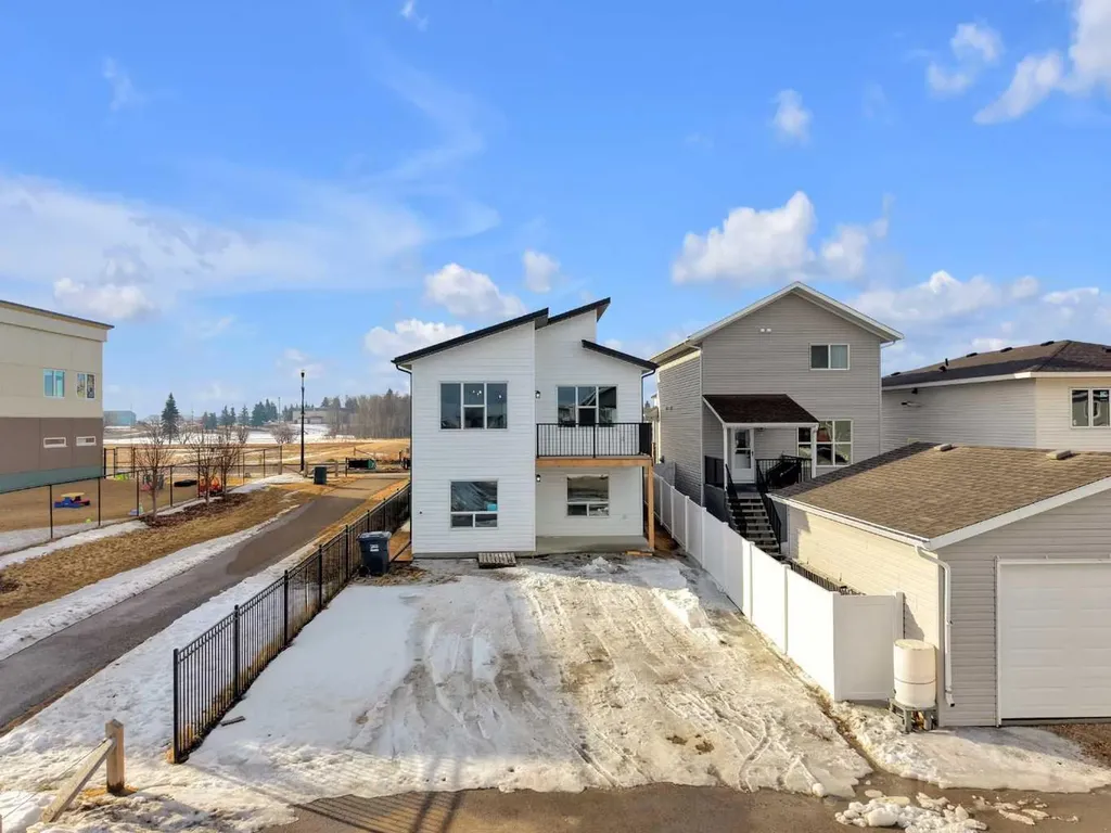 6 Memorial Parkway Rural Red Deer County AB T4E 3B7