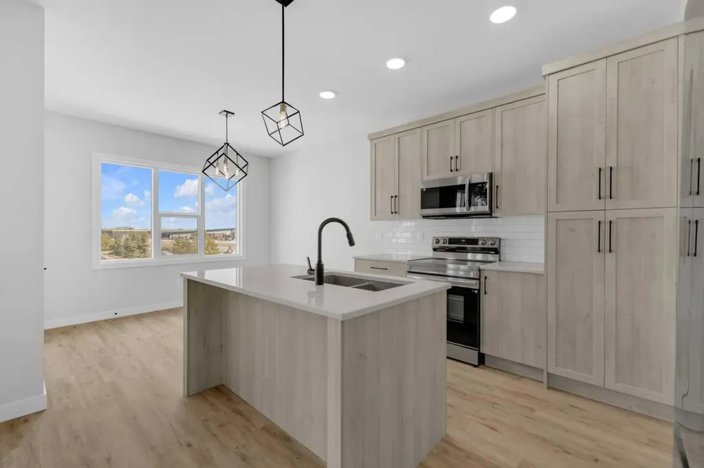 6 Memorial Parkway Rural Red Deer County AB T4E 3B7