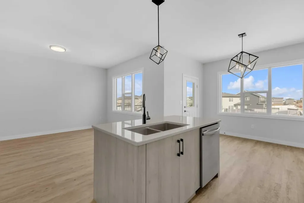 6 Memorial Parkway Rural Red Deer County AB T4E 3B7