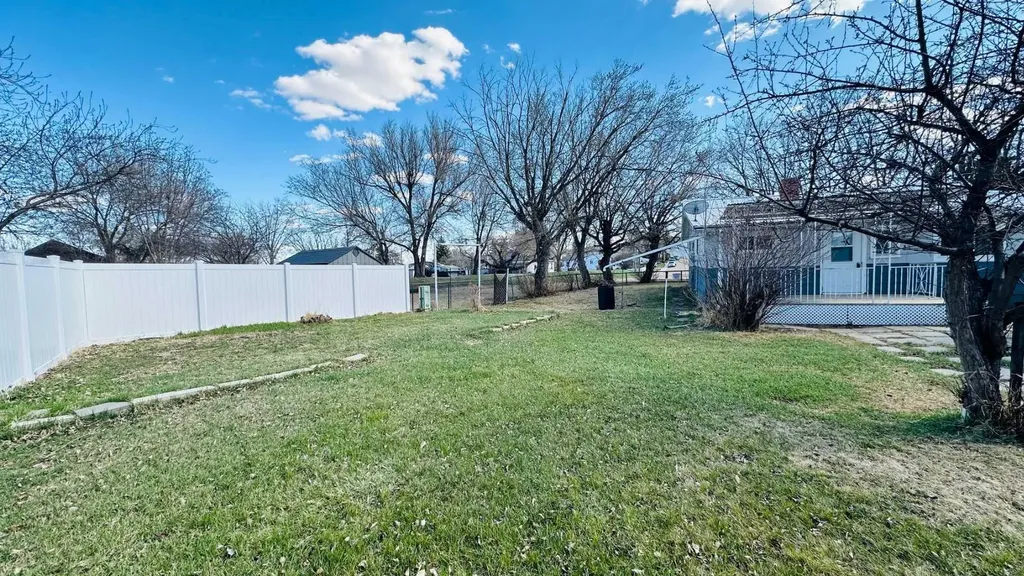 1133 300 Newcastle Place Drumheller AB T0J 0Y2